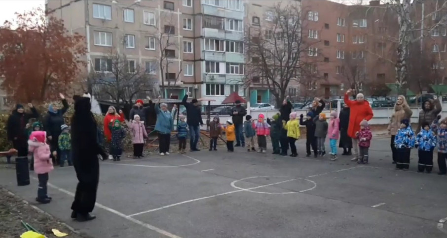 Зарядка с мамой Зарядка с мамой.