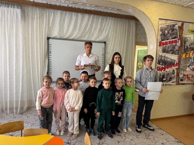 Знакомство с профессиями Знакомство с профессиями.